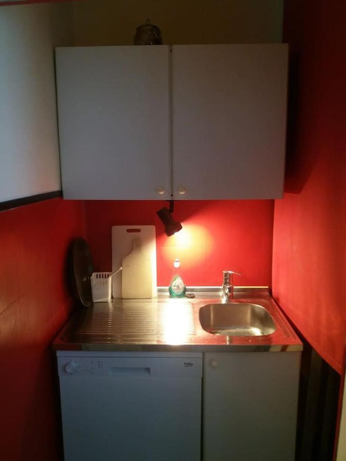 Geraeumige Zentrumsnahe Altbauwohnung Wina Bagian luar foto